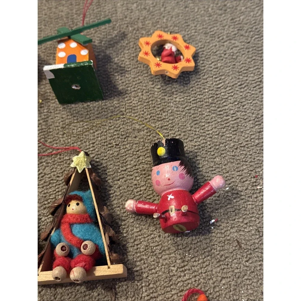 Vintage Lot of 33 Miniature Wooden Christmas Tree Holiday Ornaments (TD)